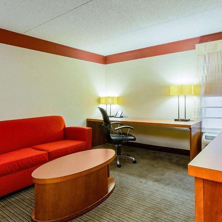 Clt Airport Inn & Suites Charlotte Exterior foto