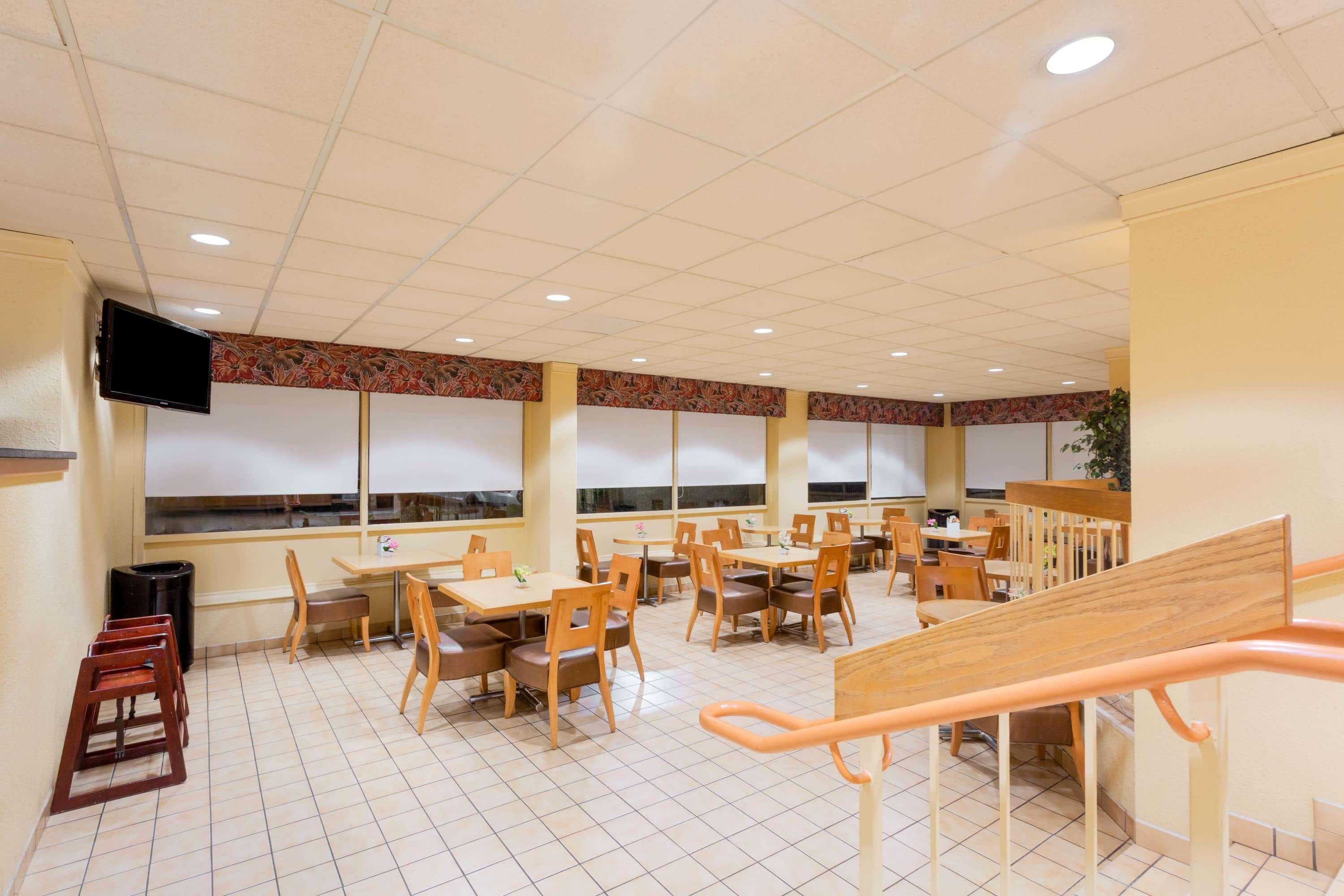 Clt Airport Inn & Suites Charlotte Exterior foto