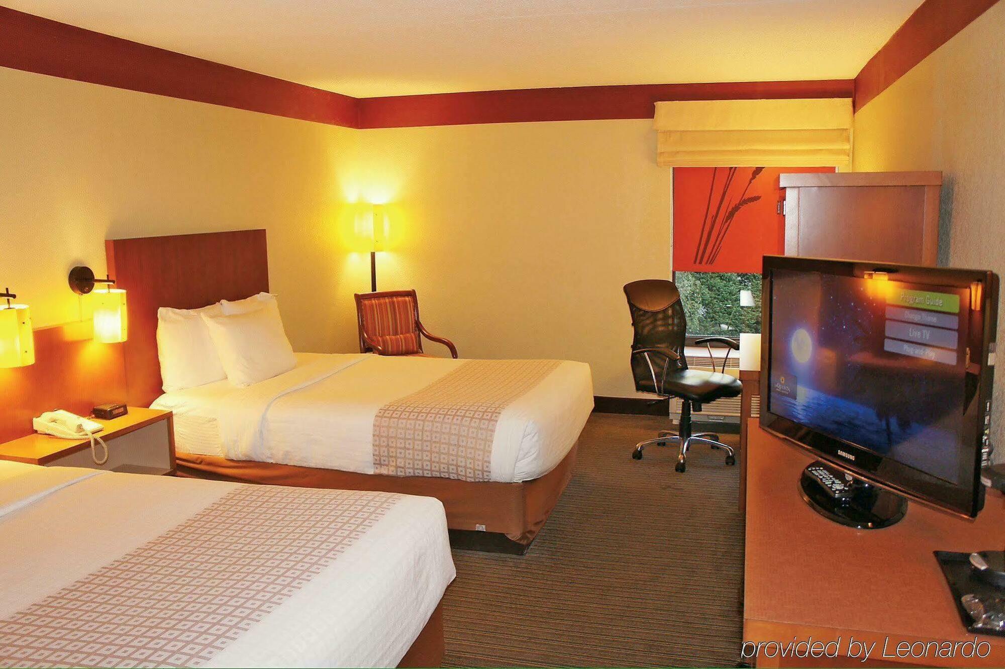 Clt Airport Inn & Suites Charlotte Exterior foto